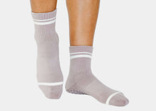 Load image into Gallery viewer, women's varsity grip socks - purple haze
