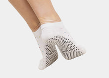 Load image into Gallery viewer, Women's gem grip socks - white
