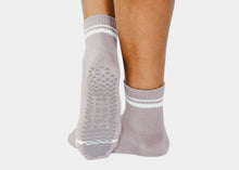 Load image into Gallery viewer, women's varsity grip socks - purple haze
