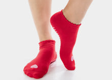 Load image into Gallery viewer, Women’s heart grip socks - red
