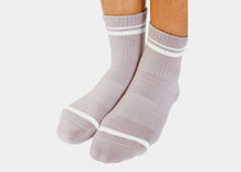Load image into Gallery viewer, women's varsity grip socks - purple haze
