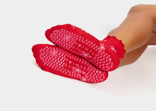Load image into Gallery viewer, bloom quarter - red socks - ankle grip socks
