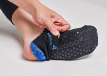 Load image into Gallery viewer, The Naboso neuro-stimulating texture inside the sock with grip texture outside it

