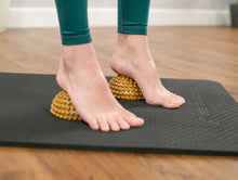 Load image into Gallery viewer, Yamuna Foot Wakers in-use photo
