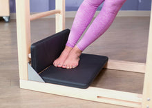 Load image into Gallery viewer, Black padded foot plates for ladder barrel.
